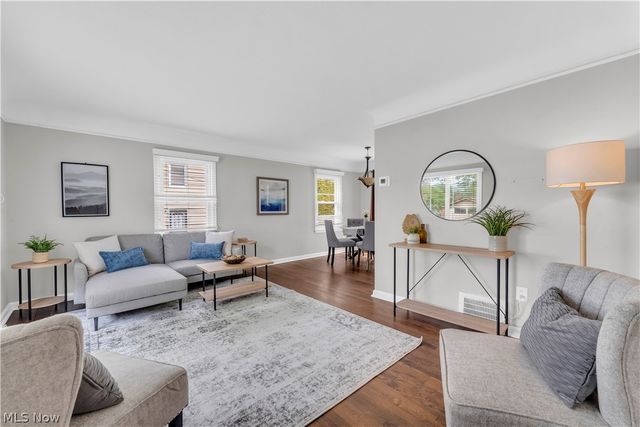 1547 Commodore Road, Lyndhurst, OH 44124