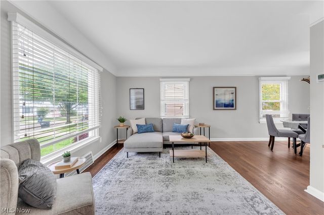 1547 Commodore Road, Lyndhurst, OH 44124