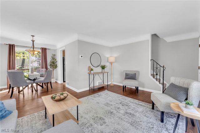 1547 Commodore Road, Lyndhurst, OH 44124