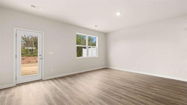 212 Kenmore Circle, Perry, GA 31069