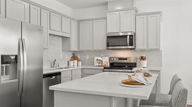 212 Kenmore Circle, Perry, GA 31069