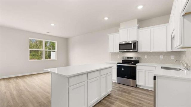 212 Kenmore Circle, Perry, GA 31069