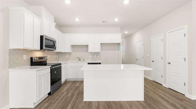 212 Kenmore Circle, Perry, GA 31069