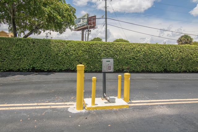 890 Federal Highway 412, Lantana, FL 33462