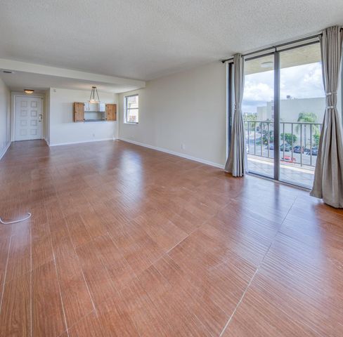 890 Federal Highway 412, Lantana, FL 33462