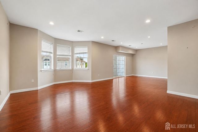 347 Pond Lane, Piscataway, NJ 08854