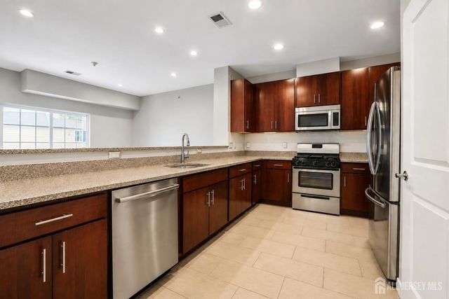 347 Pond Lane, Piscataway, NJ 08854