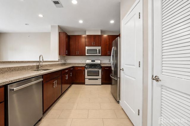 347 Pond Lane, Piscataway, NJ 08854