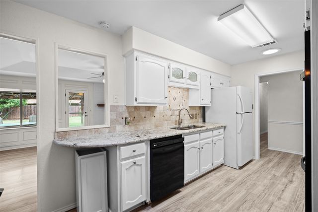 1409 Circle Lane, Bedford, TX 76022