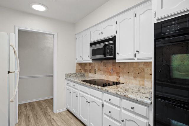 1409 Circle Lane, Bedford, TX 76022