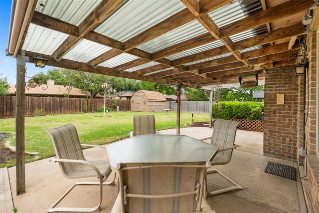 1409 Circle Lane, Bedford, TX 76022