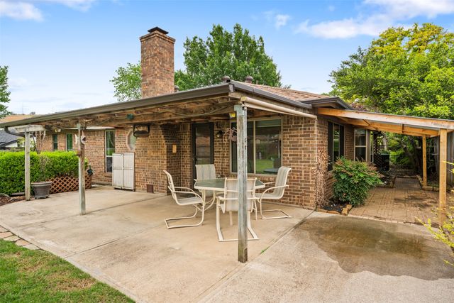 1409 Circle Lane, Bedford, TX 76022