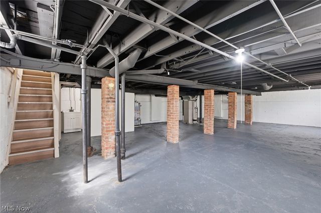 3856 W 162nd Street, Cleveland, OH 44111