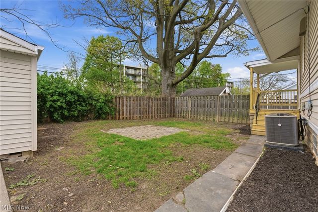 3856 W 162nd Street, Cleveland, OH 44111