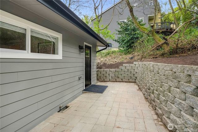 1529 Sturgus Avenue S, Seattle, WA 98144