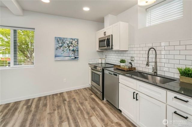 1529 Sturgus Avenue S, Seattle, WA 98144