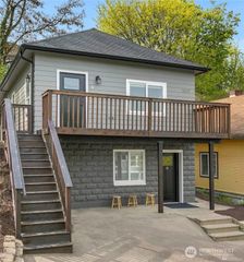 1529 Sturgus Avenue S, Seattle, WA 98144