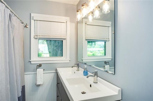 5523 W 70th Terrace, Prairie Village, KS 66208