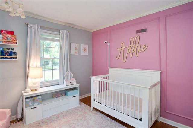 5523 W 70th Terrace, Prairie Village, KS 66208