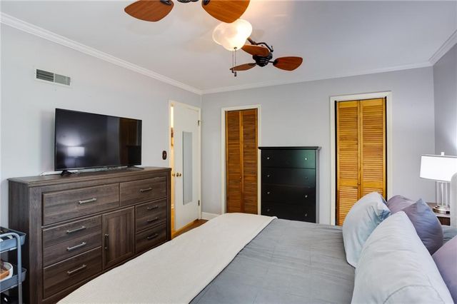 5523 W 70th Terrace, Prairie Village, KS 66208