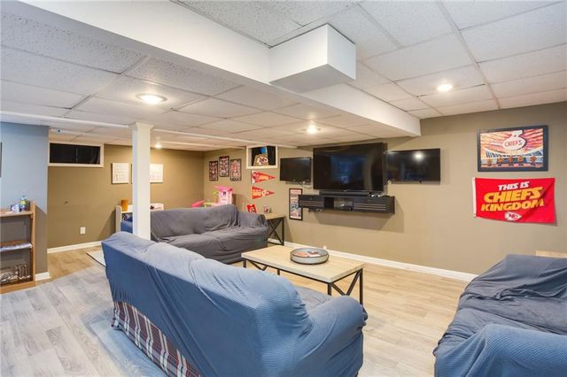 5523 W 70th Terrace, Prairie Village, KS 66208