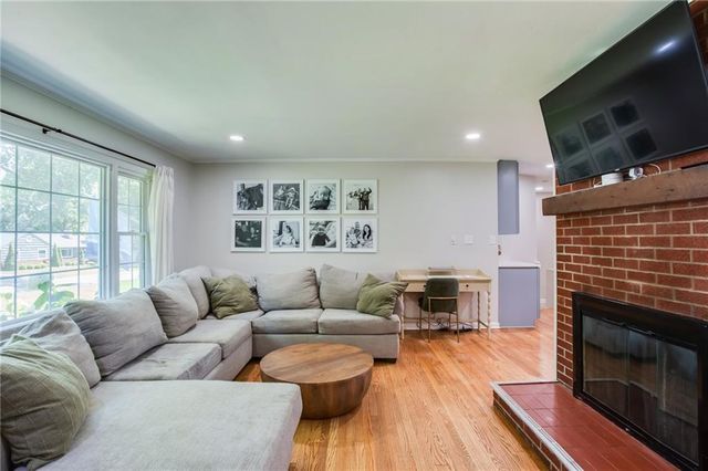 5523 W 70th Terrace, Prairie Village, KS 66208