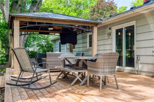 5523 W 70th Terrace, Prairie Village, KS 66208