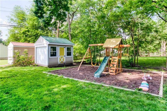 5523 W 70th Terrace, Prairie Village, KS 66208