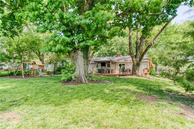 5523 W 70th Terrace, Prairie Village, KS 66208