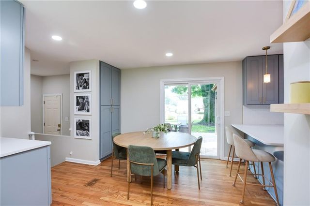 5523 W 70th Terrace, Prairie Village, KS 66208