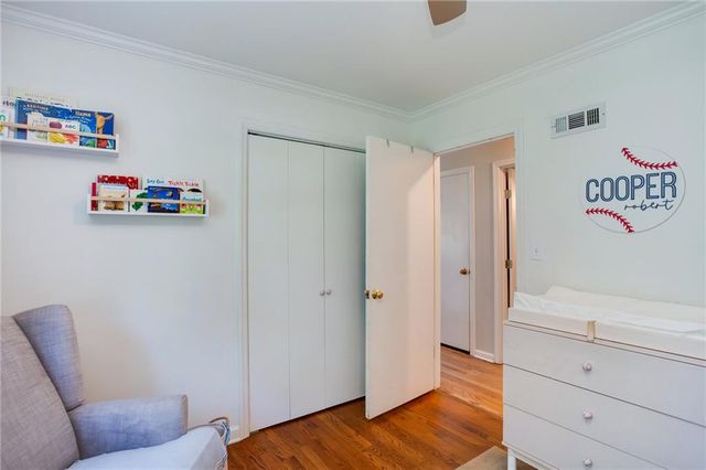 5523 W 70th Terrace, Prairie Village, KS 66208