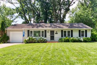 5523 W 70th Terrace, Prairie Village, KS 66208