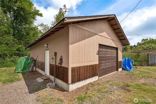 8512 Driftwood Lane, Castle Rock, WA 98611