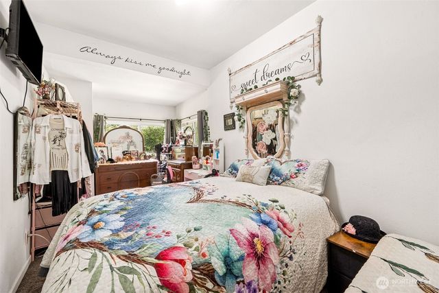 8512 Driftwood Lane, Castle Rock, WA 98611