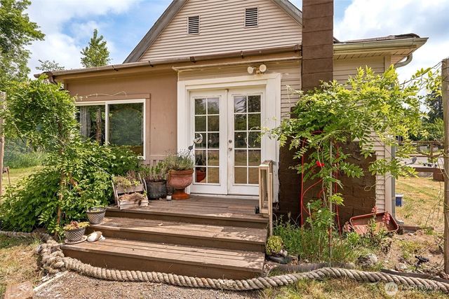 8512 Driftwood Lane, Castle Rock, WA 98611