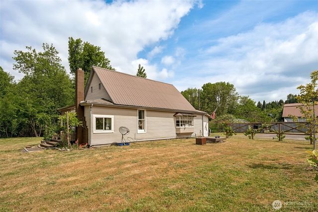 8512 Driftwood Lane, Castle Rock, WA 98611