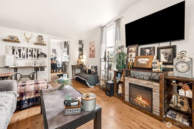 8512 Driftwood Lane, Castle Rock, WA 98611
