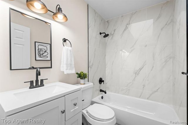 4048 Royal Avenue, Berkley, MI 48072