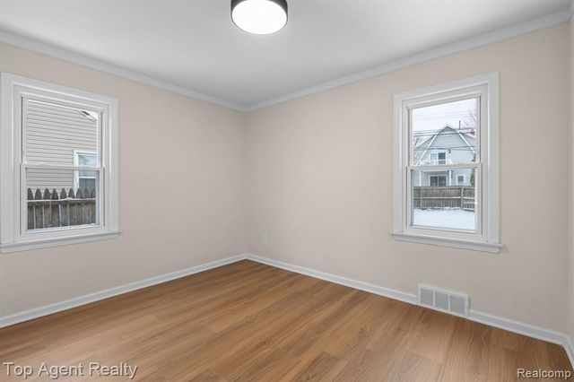 4048 Royal Avenue, Berkley, MI 48072