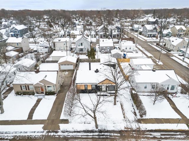 4048 Royal Avenue, Berkley, MI 48072