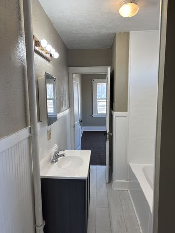 1414 Hull Avenue, Des Moines, IA 50316