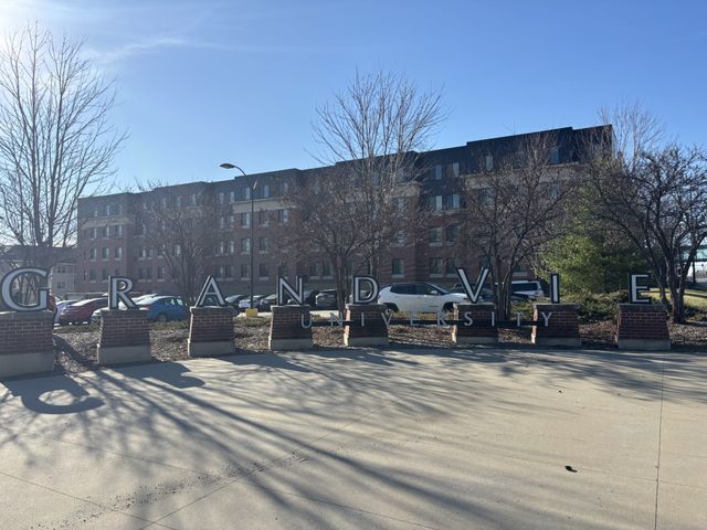 1414 Hull Avenue, Des Moines, IA 50316