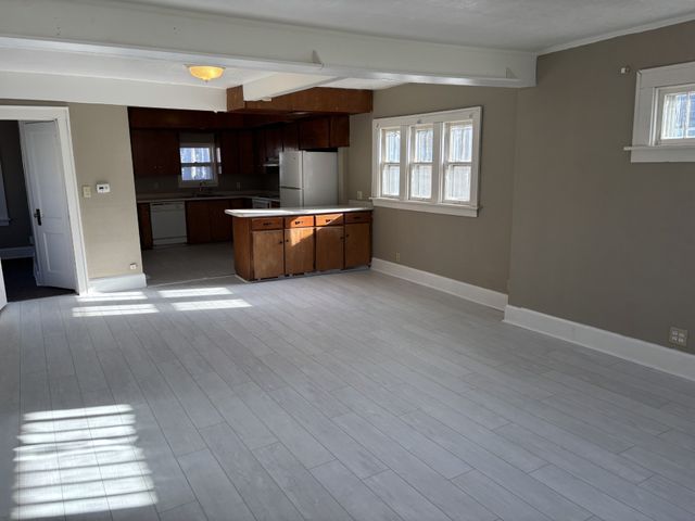 1414 Hull Avenue, Des Moines, IA 50316