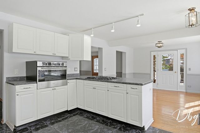 21870 W Lake Avenue, Round Lake, IL 60073