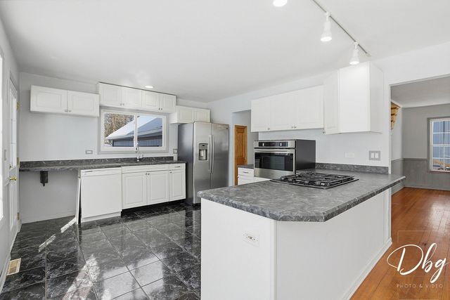 21870 W Lake Avenue, Round Lake, IL 60073