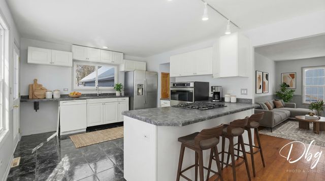 21870 W Lake Avenue, Round Lake, IL 60073