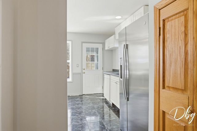 21870 W Lake Avenue, Round Lake, IL 60073