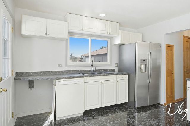 21870 W Lake Avenue, Round Lake, IL 60073