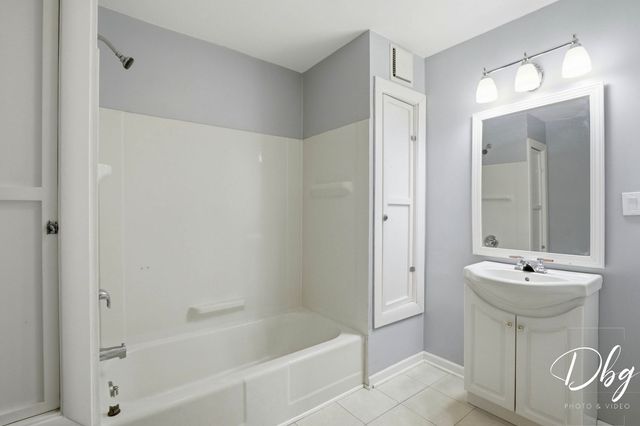 21870 W Lake Avenue, Round Lake, IL 60073