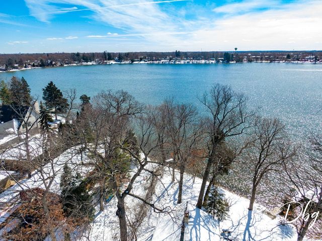 21870 W Lake Avenue, Round Lake, IL 60073